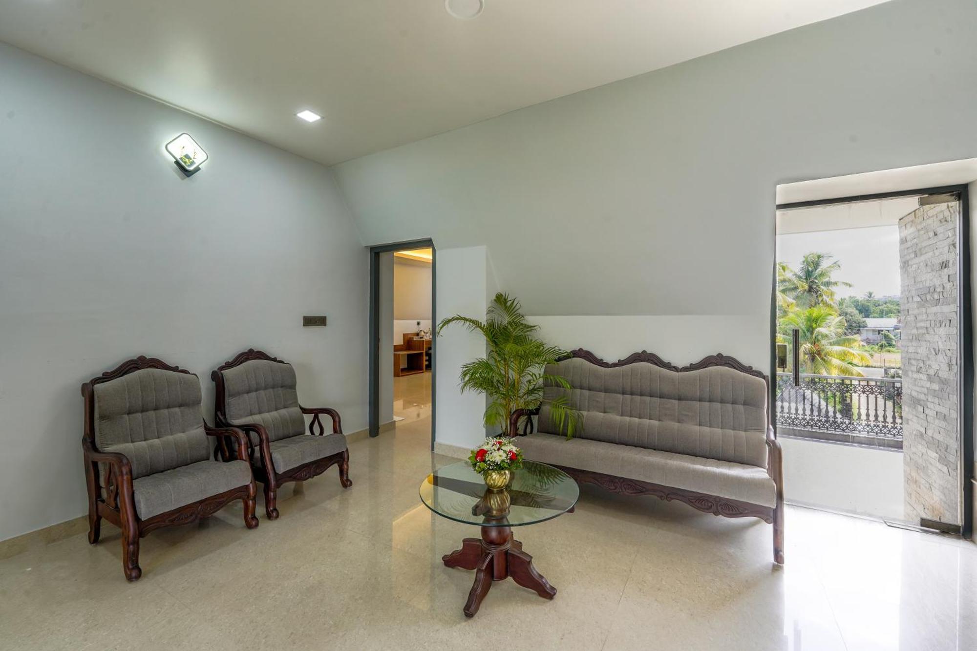 Hotel Eve Nest Kochi Esterno foto